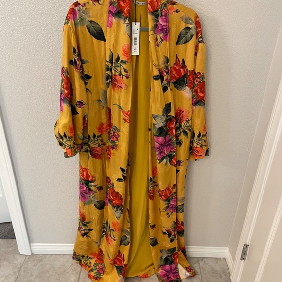 Alice + Olivia Yellow and Red Floral Robe Intimates & Sleepwear - Picture 4 of 8